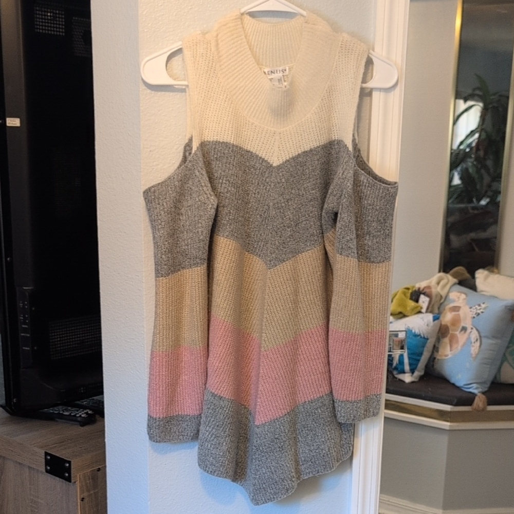 VENUS Off-the-Shoulder Sweater in Cream, Gray, and Pink Brand New